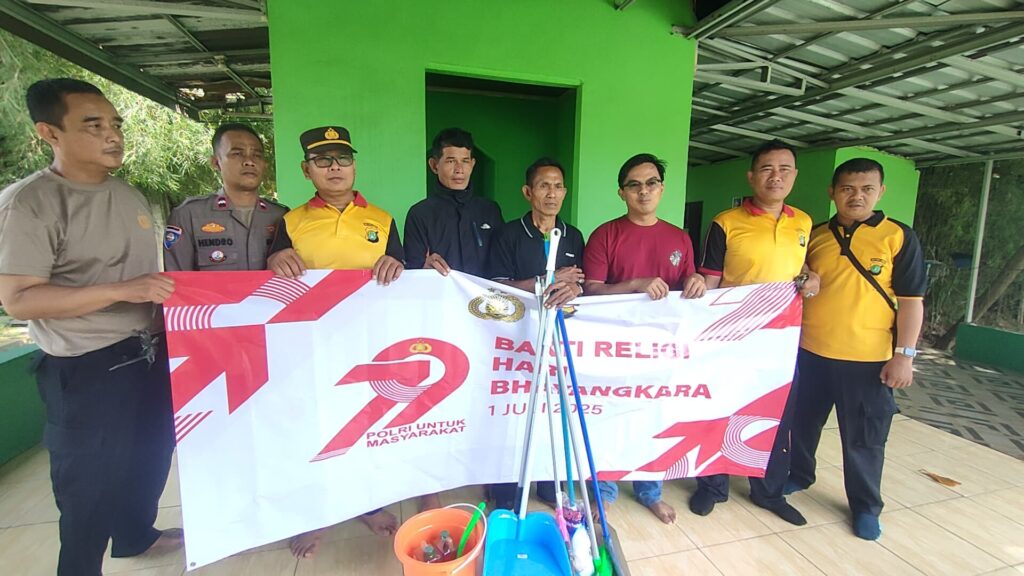 Polsek Bantargebang Gelar Bhakti Religi Sambut HUT Bhayangkara ke-79 di Mushola Nurul Hikmah Cimuning