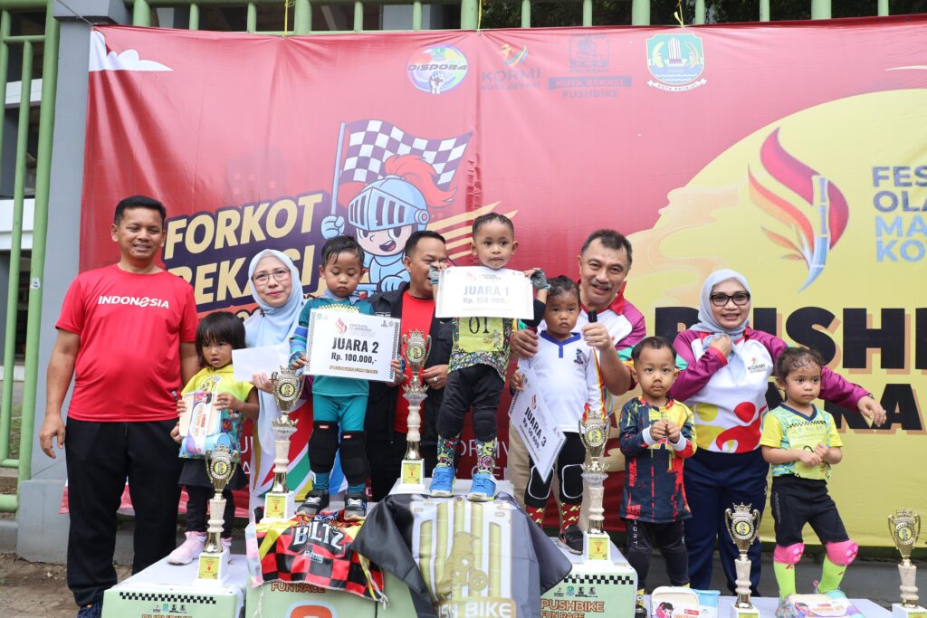 Ribuan Warga Antusias Padati Stadion Patriot Candrabhaga Meriahkan Forkot IV Kormi Kota Bekasi
