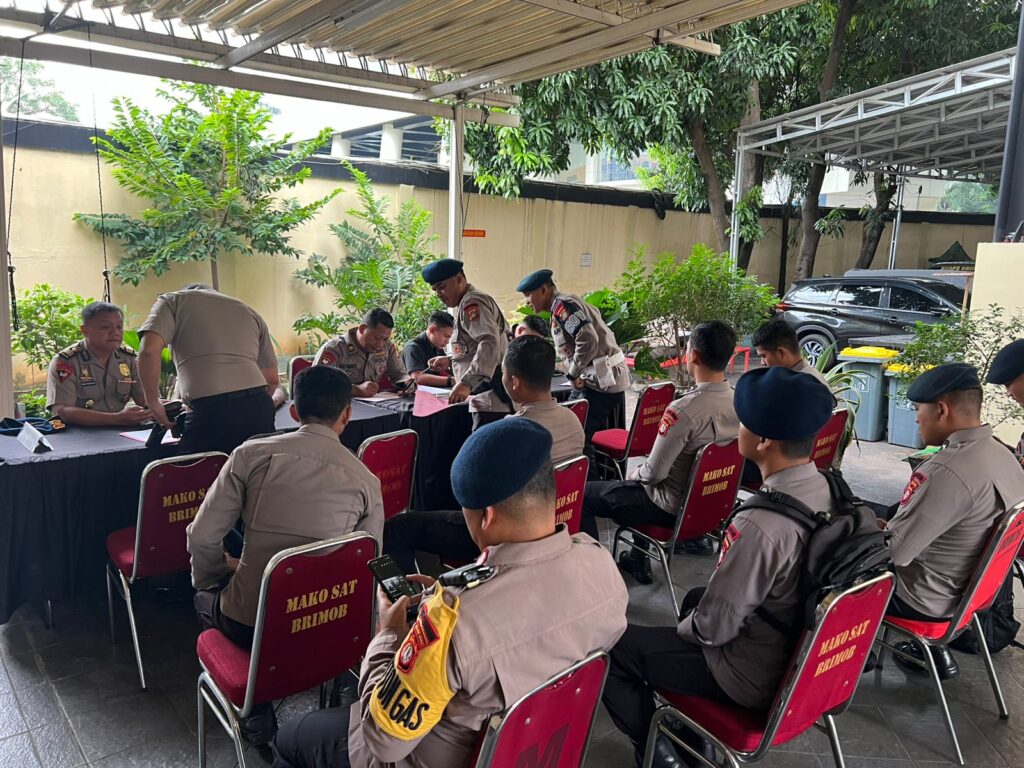 Satbrimob Polda Metro Jaya Gelar Aksi Donor Darah Sambut Hari Bhayangkara ke-79.