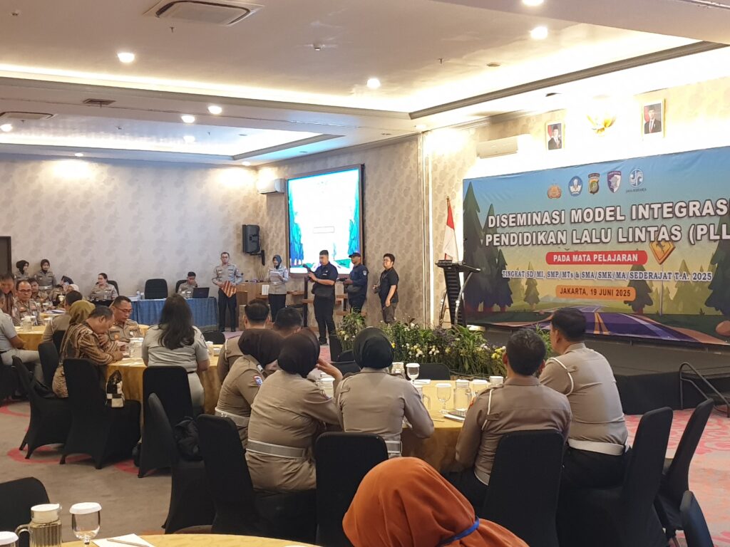 Anjangsana HUT Bhayangkara ke-79, Tim Polri Sambangi Kediaman Jenderal (Purn) Sutarman