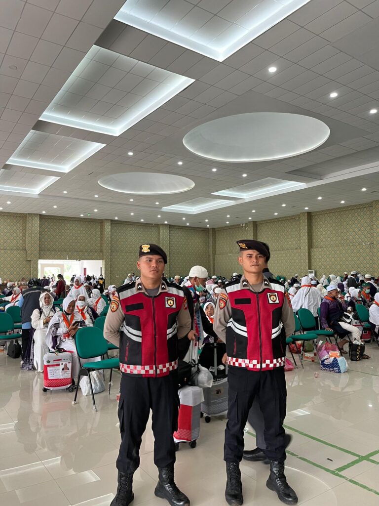Polri Hadir untuk Pengamanan Optimal Polri Hadir untuk Pengamanan Optimal Kepulangan Jamaah Haji 2025 Jamaah Haji 2025