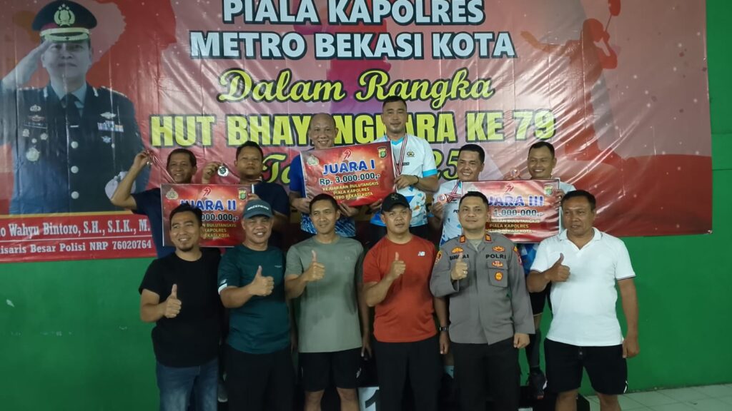 Wakapolres Metro Bekasi Kota Saksikan Final Turnamen Bulutangkis Piala Kapolres Cup 2025
