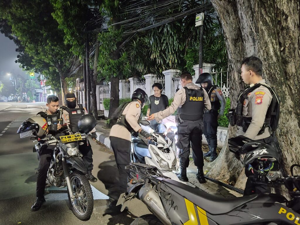 Tim Patroli Perintis Presisi Polres Metro Jakarta Selatan Berhasil Cegah Peredaran Narkoba dikalangan Remaja Dini Hari Tadi*