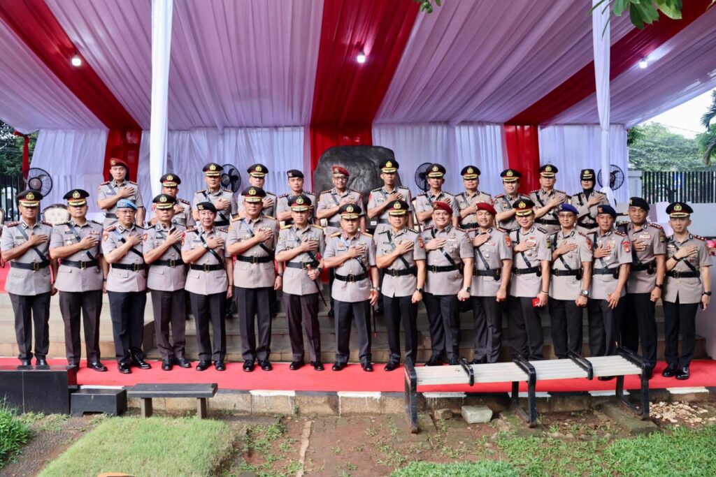 Jelang Hari Bhayangkara Ke-79, Kapolda Metro Jaya Ziarah Ke TMP Tanah Kusir.