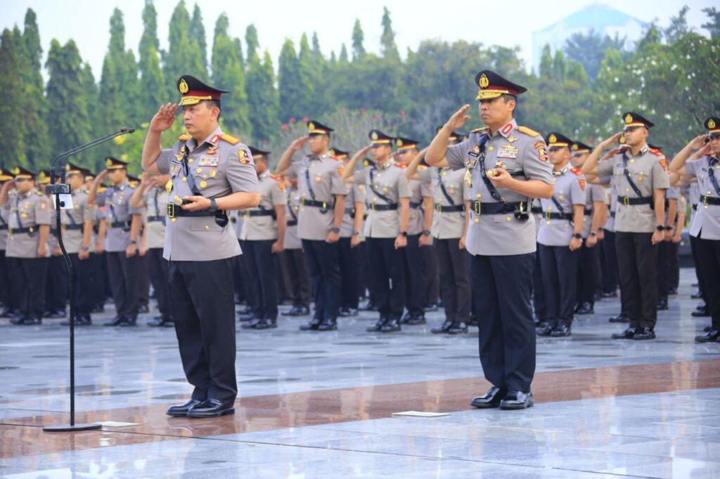 Sambut Hari Bhayangkara ke-79, Kapolri Pimpin Ziarah ke TMP Kalibata.