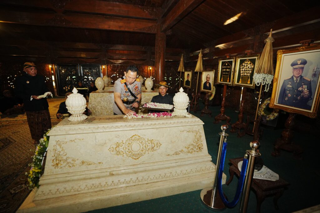 Setelah BJ Habibie-Soeharto, Kapolri akan Ziarah ke Makam Gusdur-Bung Karno Besok.