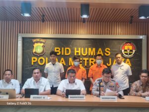 Polisi Tangkap 2 WNA Malaysia Bobol BCA Lewat Blasting SMS Raup Rp100 Juta