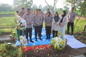 Bakti Sosial Kelurahan Jati Kramat Dalam Rangka Menyambut HUT Bhayangkara ke-79