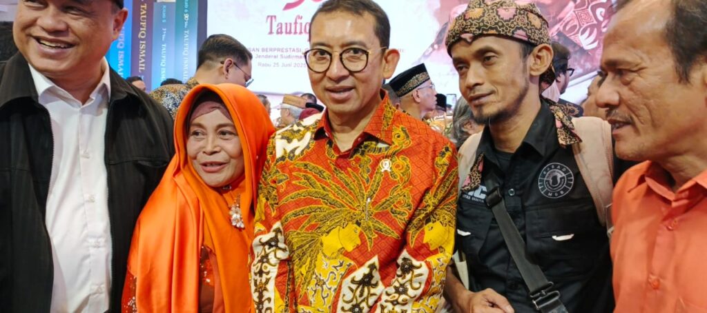 Menteri Kebudayaan, Fadli Zon Apresiasi RUMAH HEBAT NUSANTARA dalam Peringatan Hari Sasstra dan Peluncuran Buku Taufik Ismail