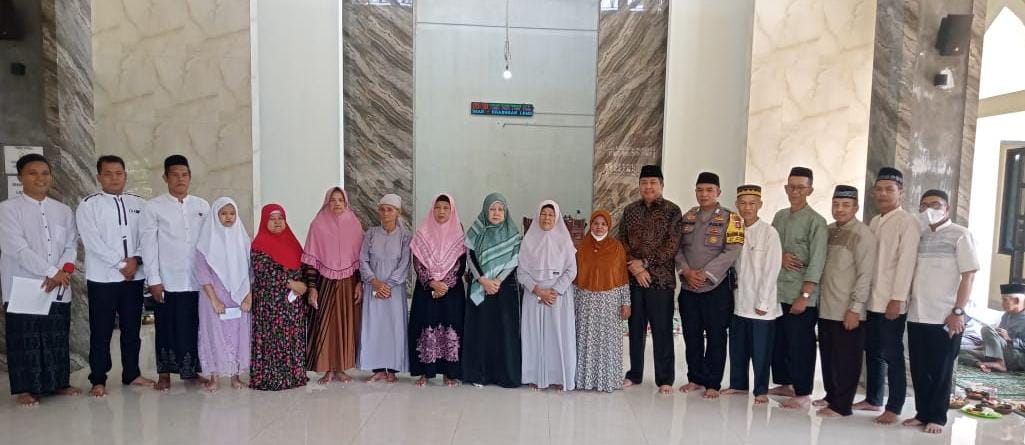 Bhabinkamtibmas Kelurahan Jatirangga Hadiri Kegiatan Santunan Anak Yatim dan Dhuafa di Masjid Nurul Iman