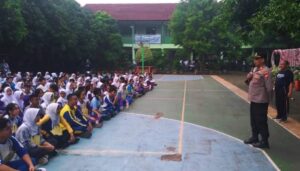Penyuluhan MPLS di SMAN 3 Bekasi: Polisi Tanamkan Disiplin dan Kesadaran Hukum Pada Siswa Baru