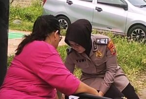 Polwan Polsubsektor Pekayon Jaya Sambangi Warga RW 021, Sampaikan Pesan Kamtibmas