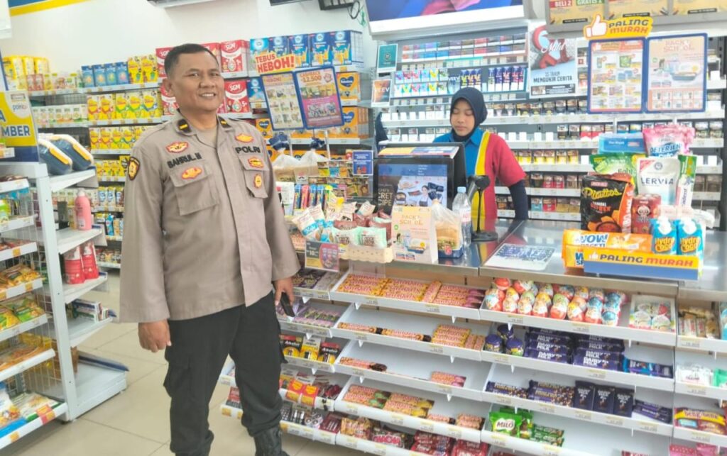 POLSEK RAWALUMBU GELAR PATROLI OBYEK VITAL DAN SENTRA EKONOMI ANTISIPASI GUANTIBMAS