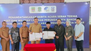 Pemkab dan Pemkot Bekasi Komitmen Meningkatkan Pelayanan Air Bersih Melalui Penandatanganan Serah Terima Aset Perumda