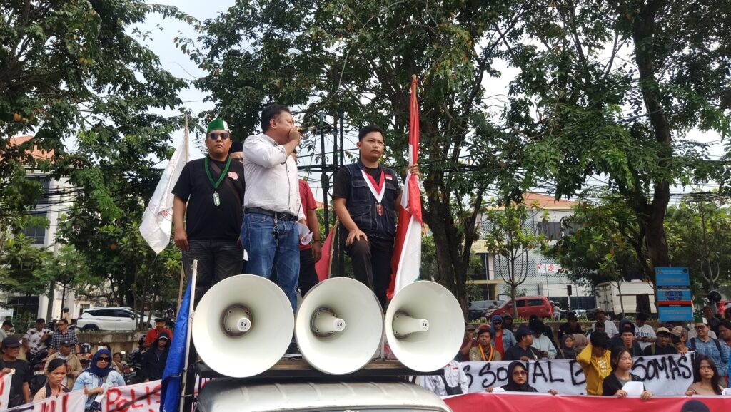 Penuh Kejanggalan dan Tekanan Finansial, di Sampaikan Para Pendemo Budi Somasi Didepan Polres Metro Bekasi Kota