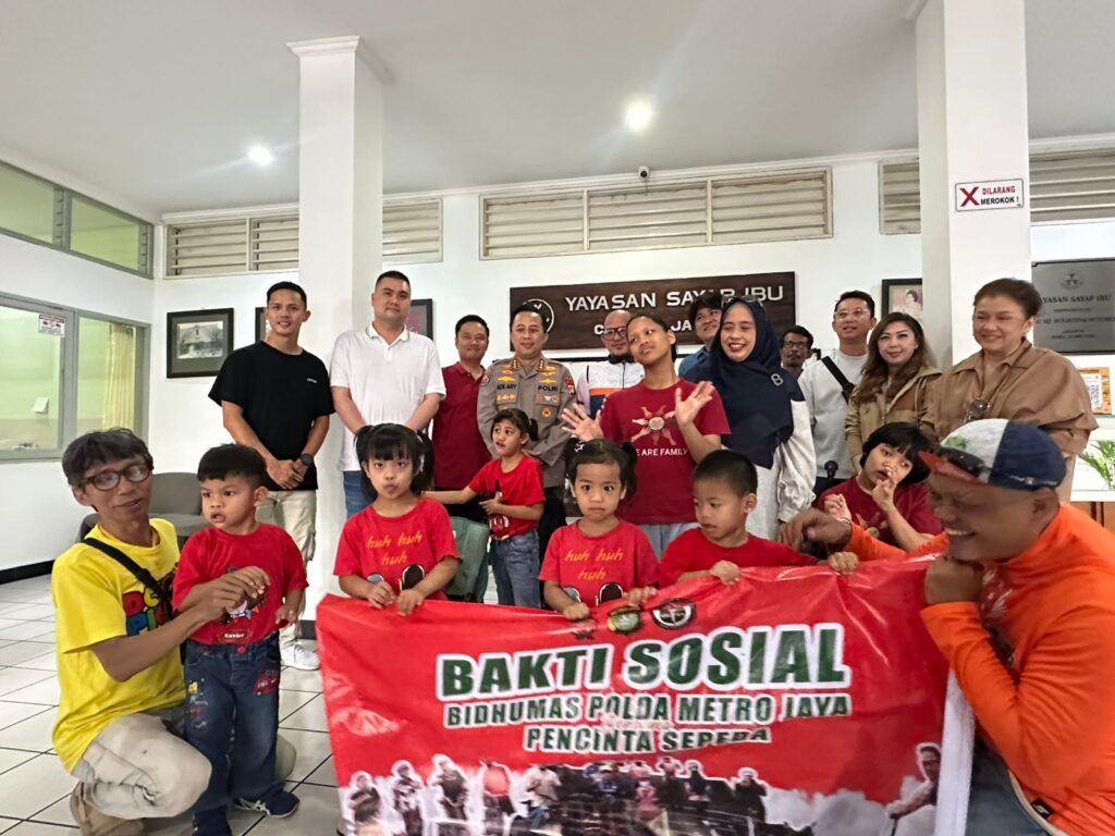 *Bidhumas Polda Metro Jaya dan Komunitas Sepeda Gelar Baksos untuk Anak Telantar di Yayasan Sayap Ibu*