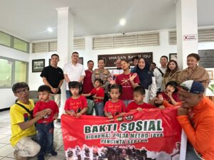 *Bidhumas Polda Metro Jaya dan Komunitas Sepeda Gelar Baksos untuk Anak Telantar di Yayasan Sayap Ibu*
