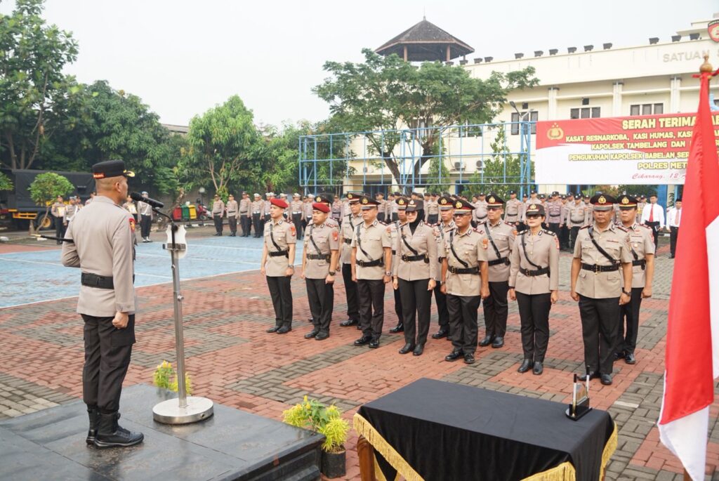 Kapolres Metro Bekasi Pimpin Sertijab, Pengukuhan, dan Kenal Pamit Pejabat Baru di Gedung Promoter