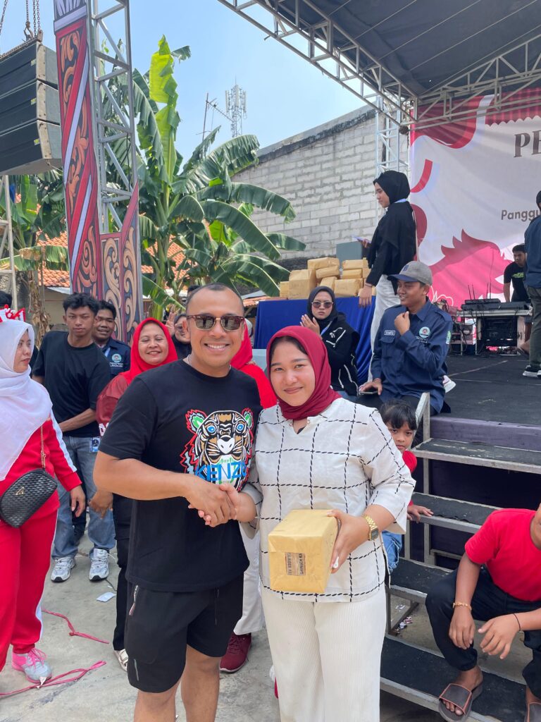 Warga Pasar Jamblang Meriahkan HUT ke-80 RI dengan Karnaval Kebangsaan