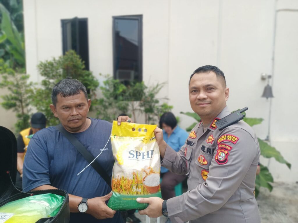 Bekasi 12/09/25  Polsek Jatiasih Gelar Operasi Pasar Murah, 4 Ton Beras Bulog Sudah Diserap Warga